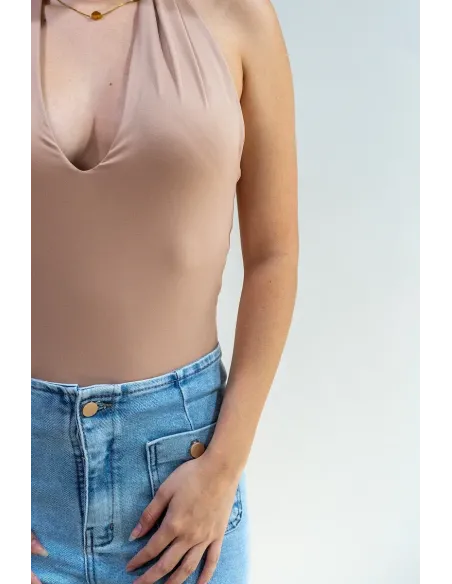 CUT OUT CAMEL