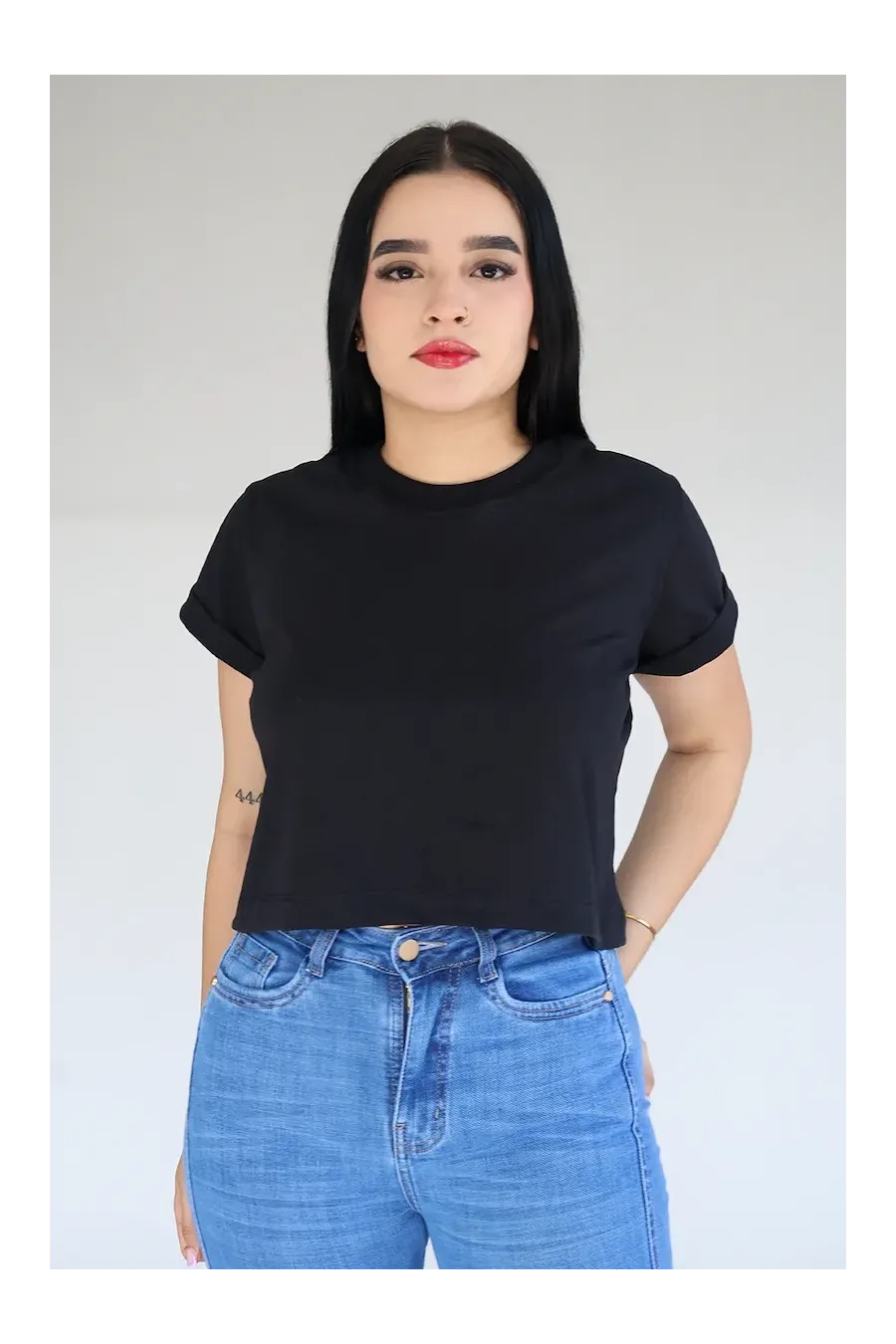 CROP TOP NEGRA 2